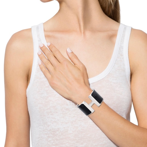 Click clack Hermes large I am a size six I think a T something I can look 👍 - Picture 7 of 10